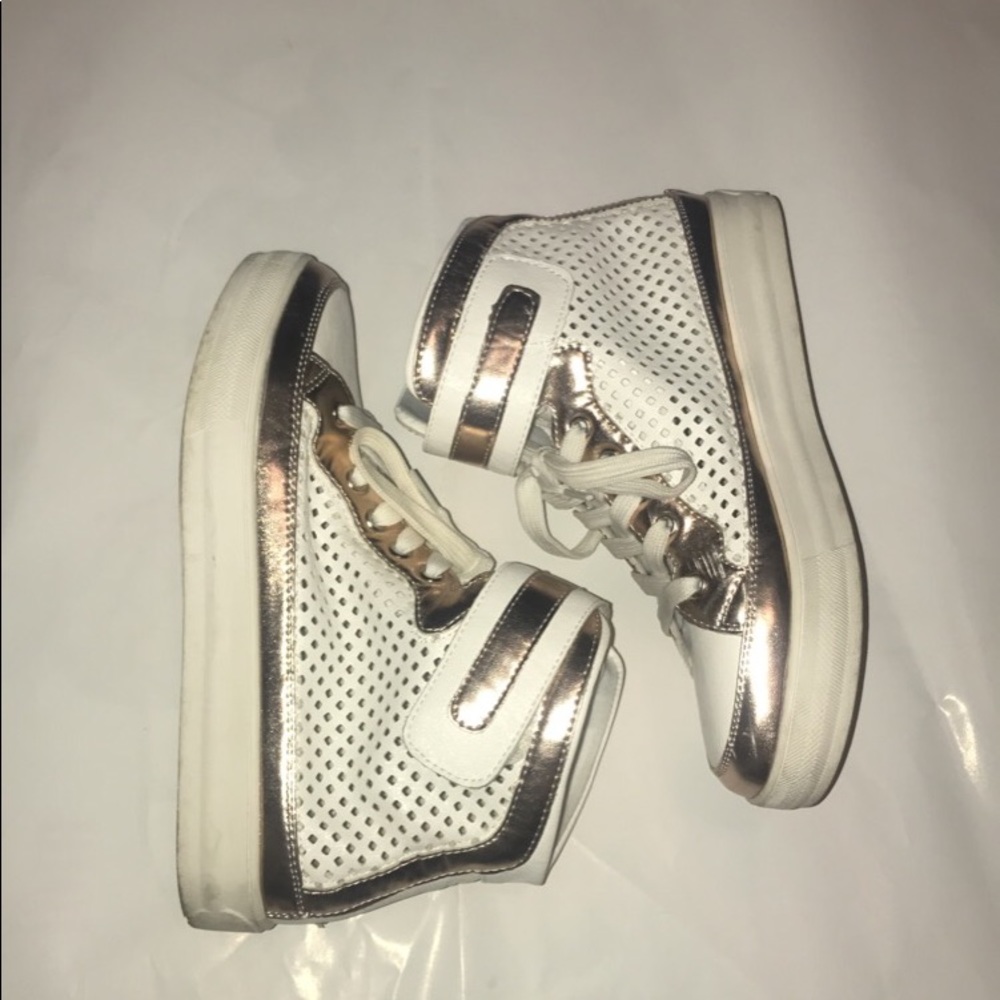 Women’s high top shoes